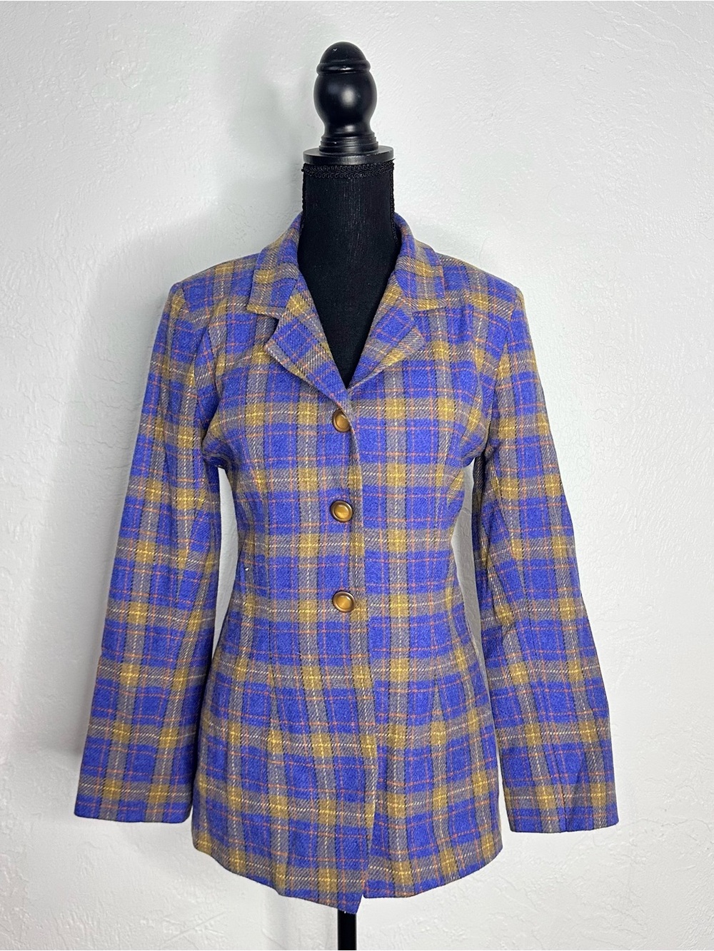 Vintage 1960s plaid women’s coat